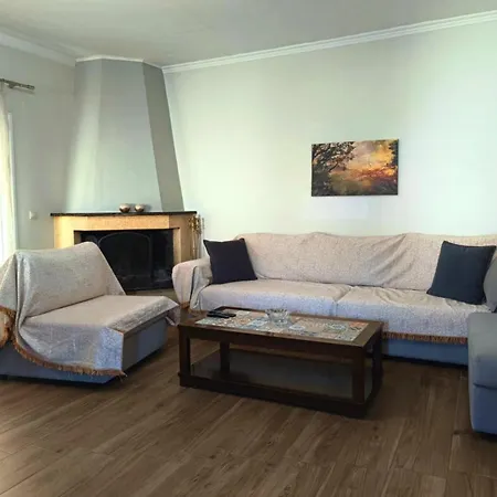 شقة Giota's 100m Fro The كارافوميلوس