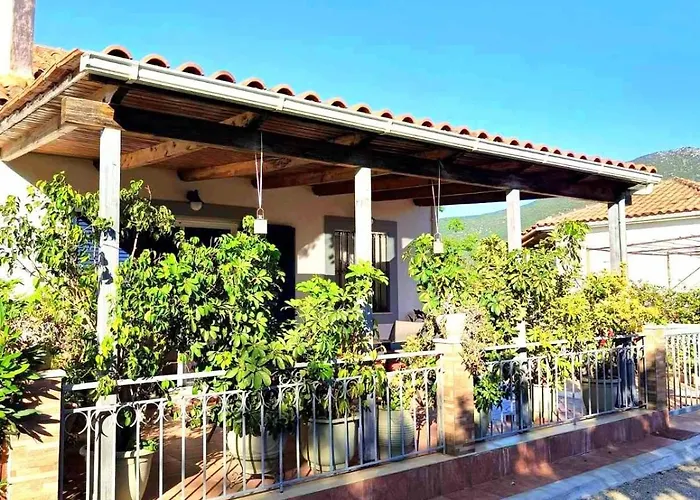 Giota's 100m Fro The Apartament *