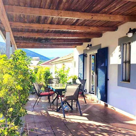 Apartament Giota's 100m Fro The